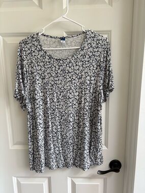 Old Navy Navy and White Floral Scoop Neck Tee